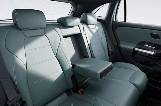 Interni Mercedes GLA sedili  posteriori abitacolo qualità materiali premium