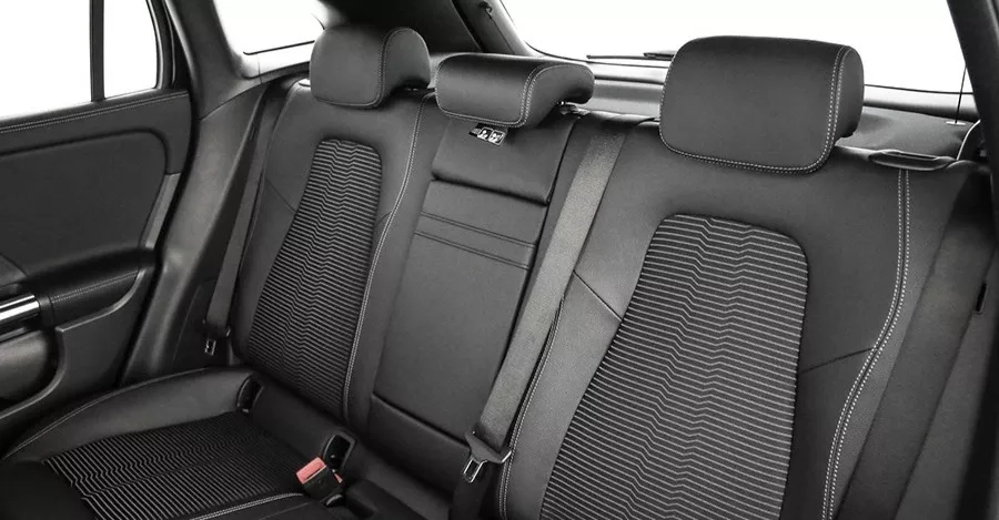 mercedes eqa offerta sedili posteriori