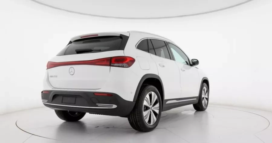 mercedes eqa offerta bianca vista posteriore