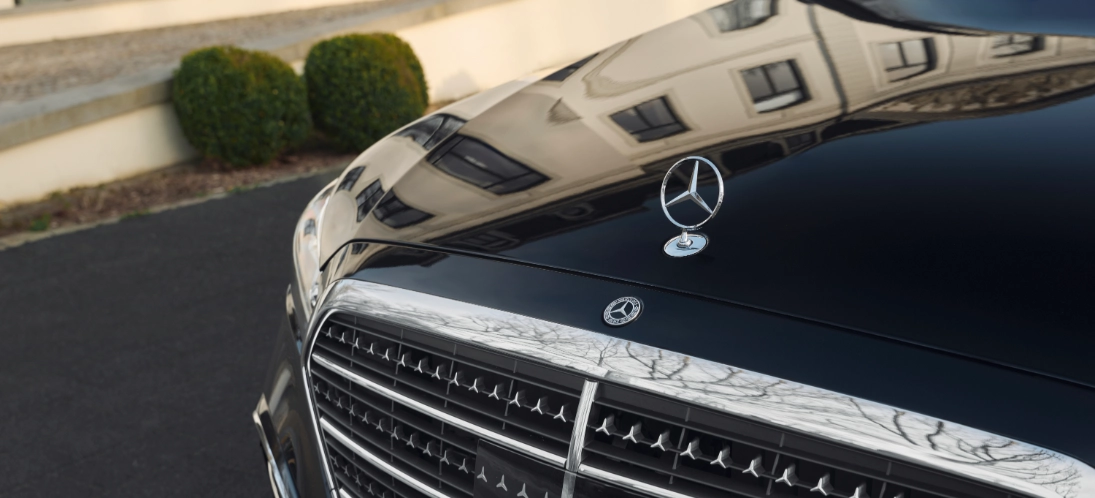 mercedes classe s ibrida eq dettaglio cofano stella mercedes griglia nera