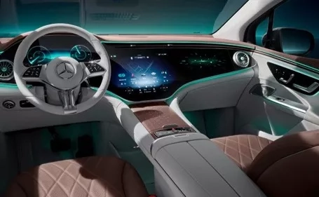 nuova eqe suv 2023 interni plancia