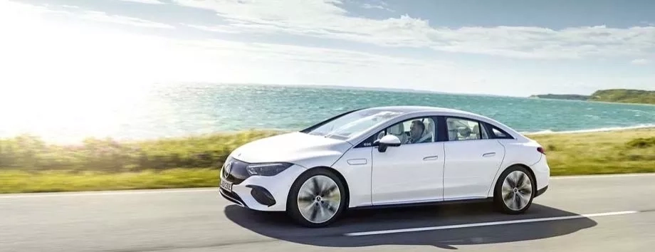 nuova mercedes eqe esterni laterale