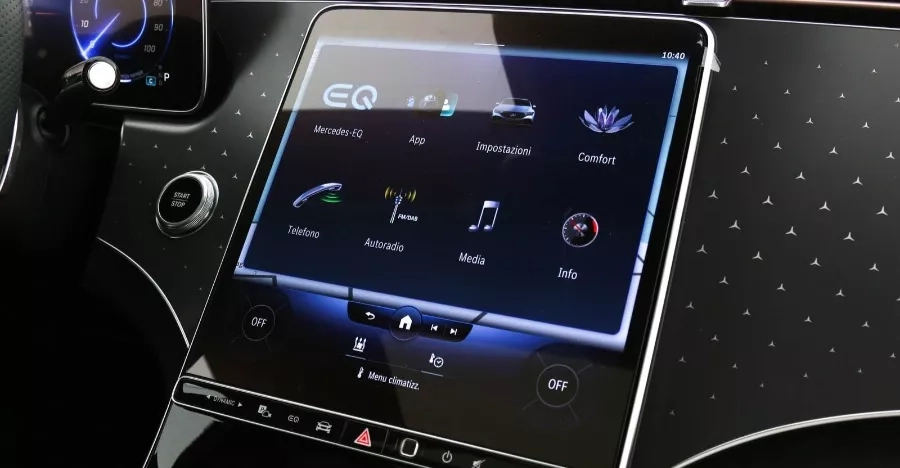 mercedes eqe in offerta schermo centrale con menu eq