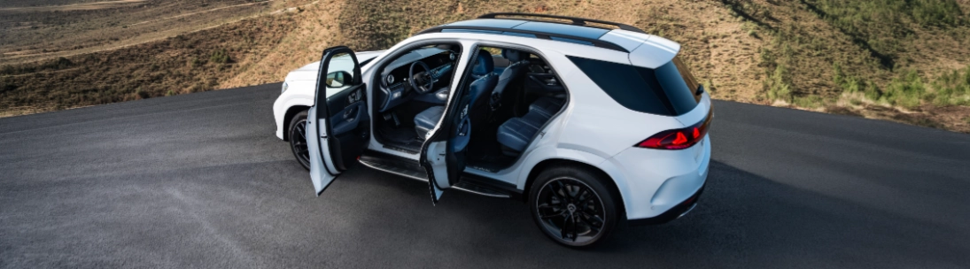 Nuova Mercedes GLE SUV 2026 vista laterale posteriore fanali LED design restyling