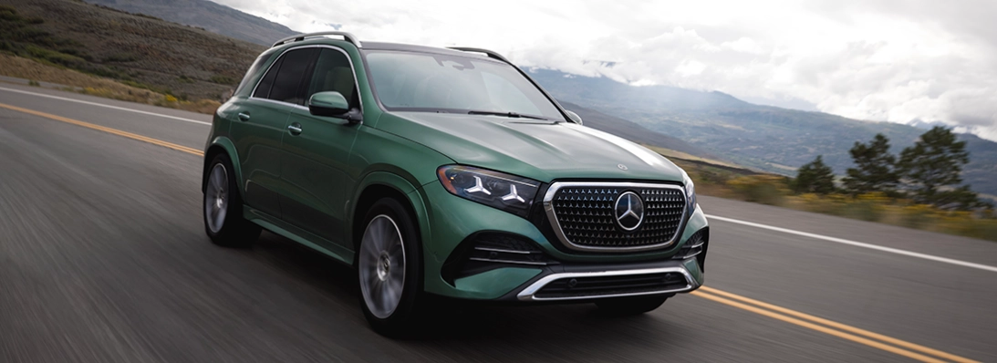 Mercedes GLE 2026 restyling vista dinamica frontale su strada
