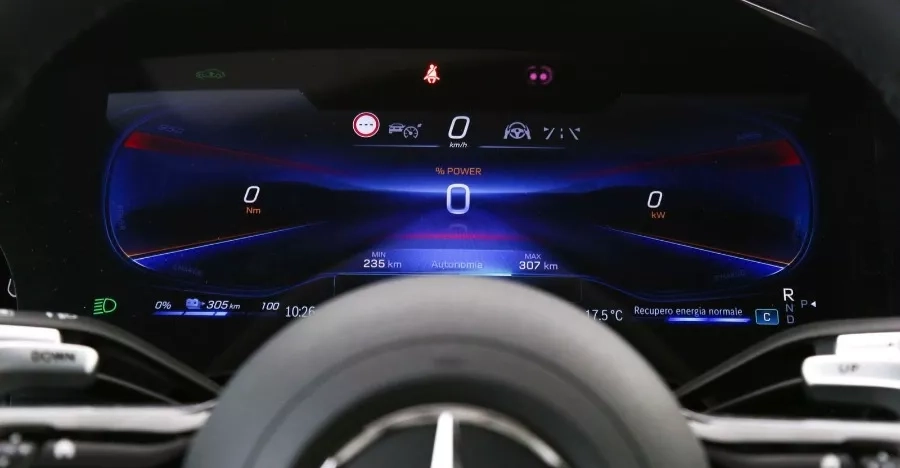 mercedes eqs offerta cruscotto