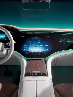 nuova eqe suv 2023 interni schermo