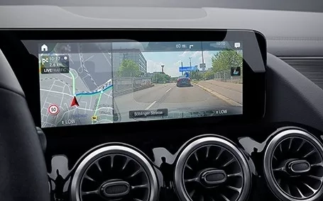 mercedes gla 45 amg interni realtà aumentata MBUX