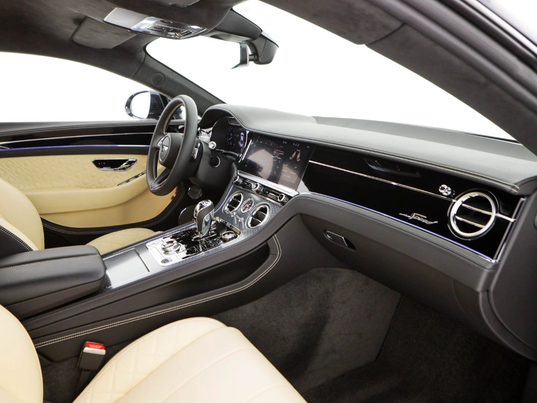 Bentley Continental GT Speed, plancia con inserti Speed