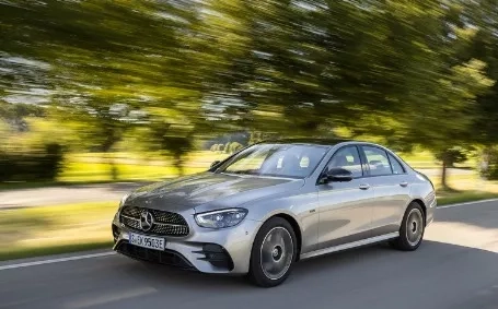 classe e berlina esterni grigia