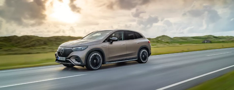 mercedes EQE suv