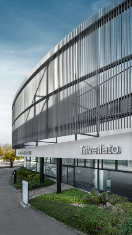 donna in vestito rosso