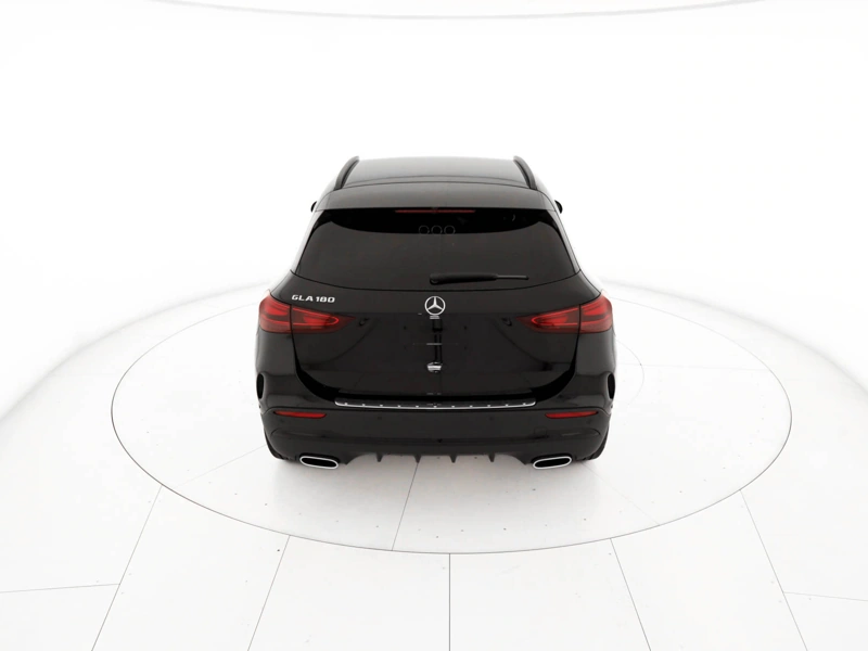 Mercedes GLA 180 amg line advanced plus auto wrap360