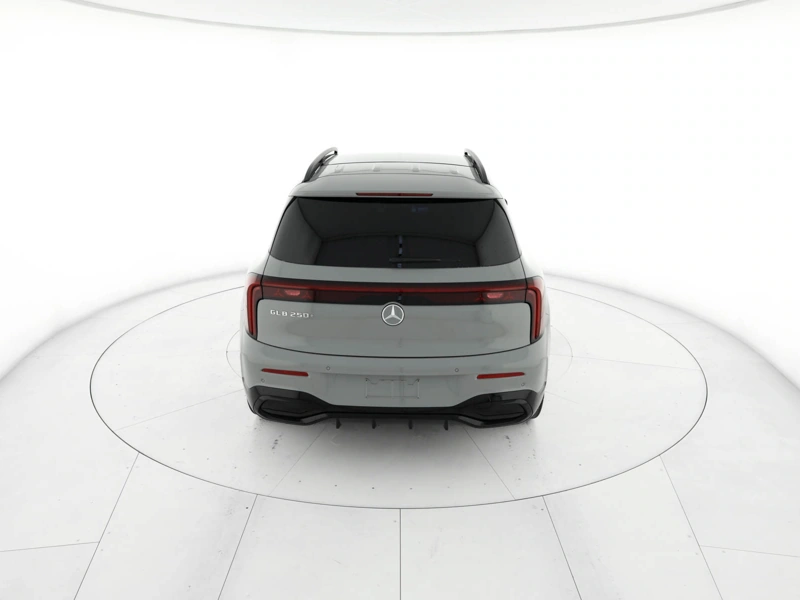 Mercedes GLB 250+ con tecnologia EQ wrap360