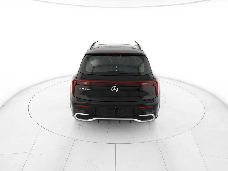 Mercedes GLB 250+ con tecnologia EQ wrap360